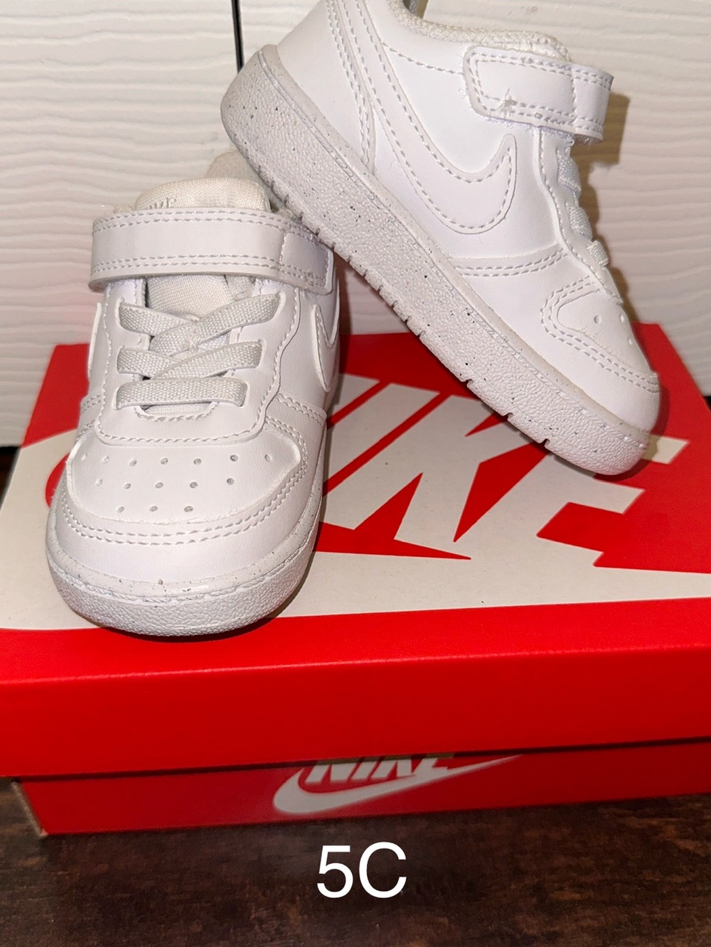 Nike Kids White Low-Top Sneakers with Hook-and-Loop Strap